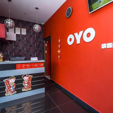 Oyo 89301 Ys Inn Miri Exterior foto