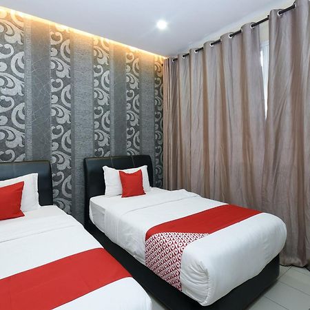 Oyo 89301 Ys Inn Miri Exterior foto