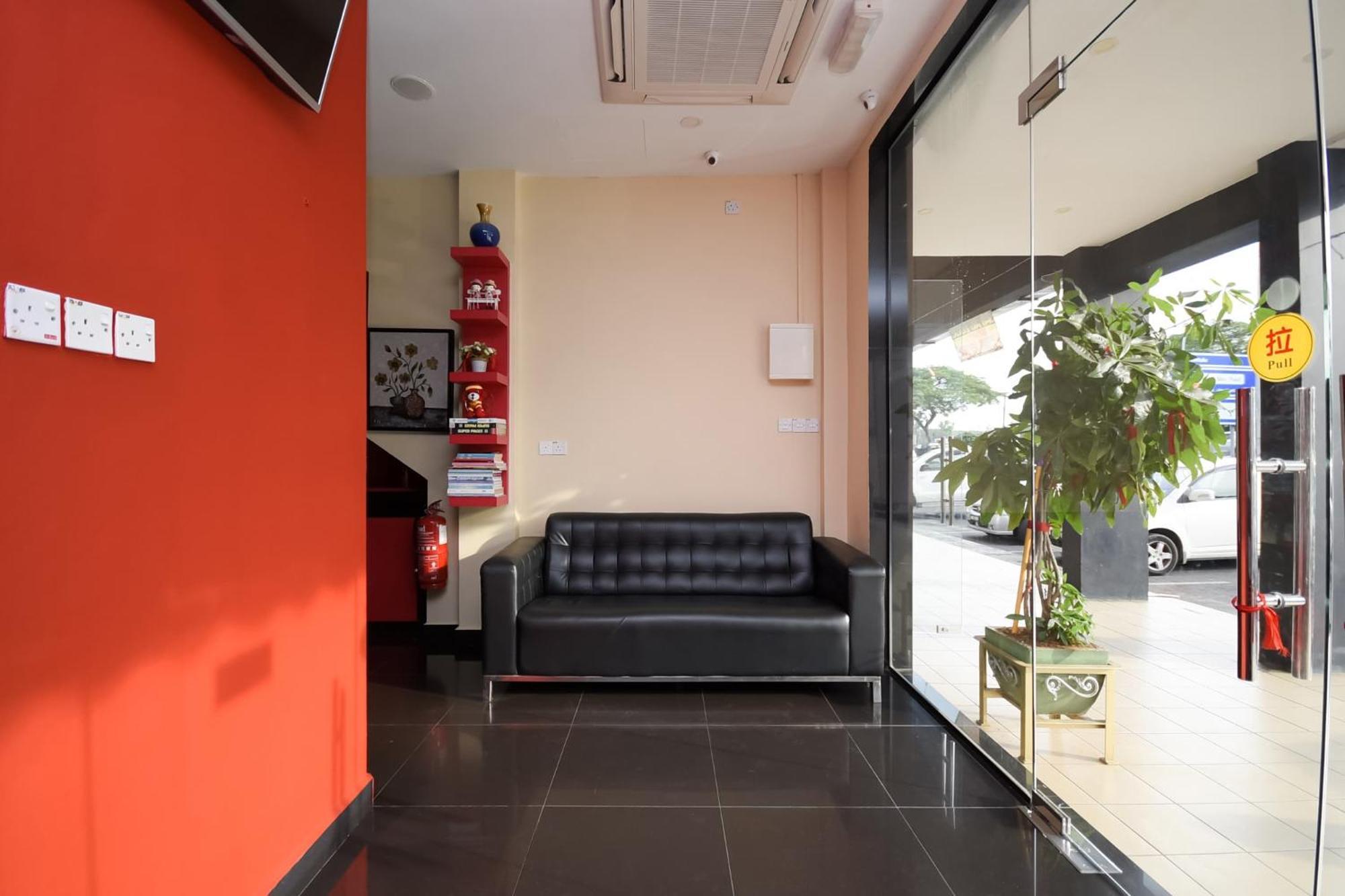 Oyo 89301 Ys Inn Miri Exterior foto